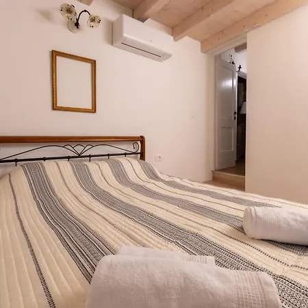 Holiday home Family Friendly House With A Swimming Pool Cove Zarace - Dubovica, Hvar - 23502 Hvar Town