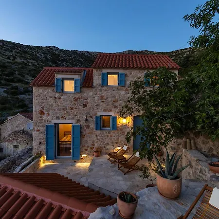Holiday home Family Friendly House With A Swimming Pool Cove Zarace - Dubovica, Hvar - 23502